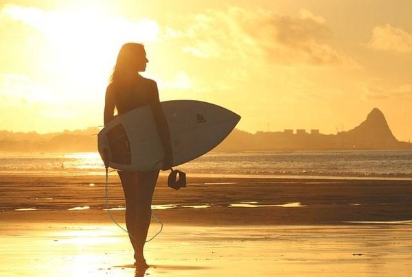Comment s'initier au surf et quel matériel choisir ?