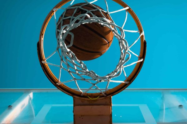 Quelles sont les dernières actualités sportives autour du panier de basket ?
